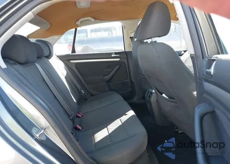 2010 Volkswagen Jetta S z USA, uszkodzony, nr VIN 3VWJX7AJ5AM001768